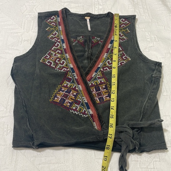 Free People Gray Aztec Embroidery Detail  V-Neck Tie Waist Size Small - Picture 8 of 11